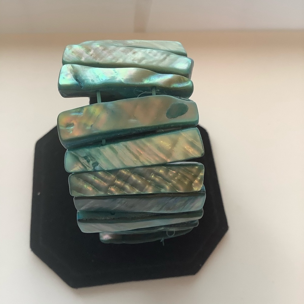 Peacock  Ocean Jewel tones Shell Stretch Bracelet - Picture 3 of 6